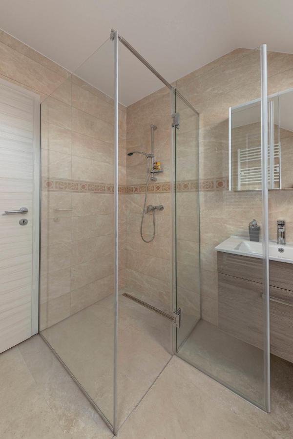 Apartments Linda Брезье Экстерьер фото